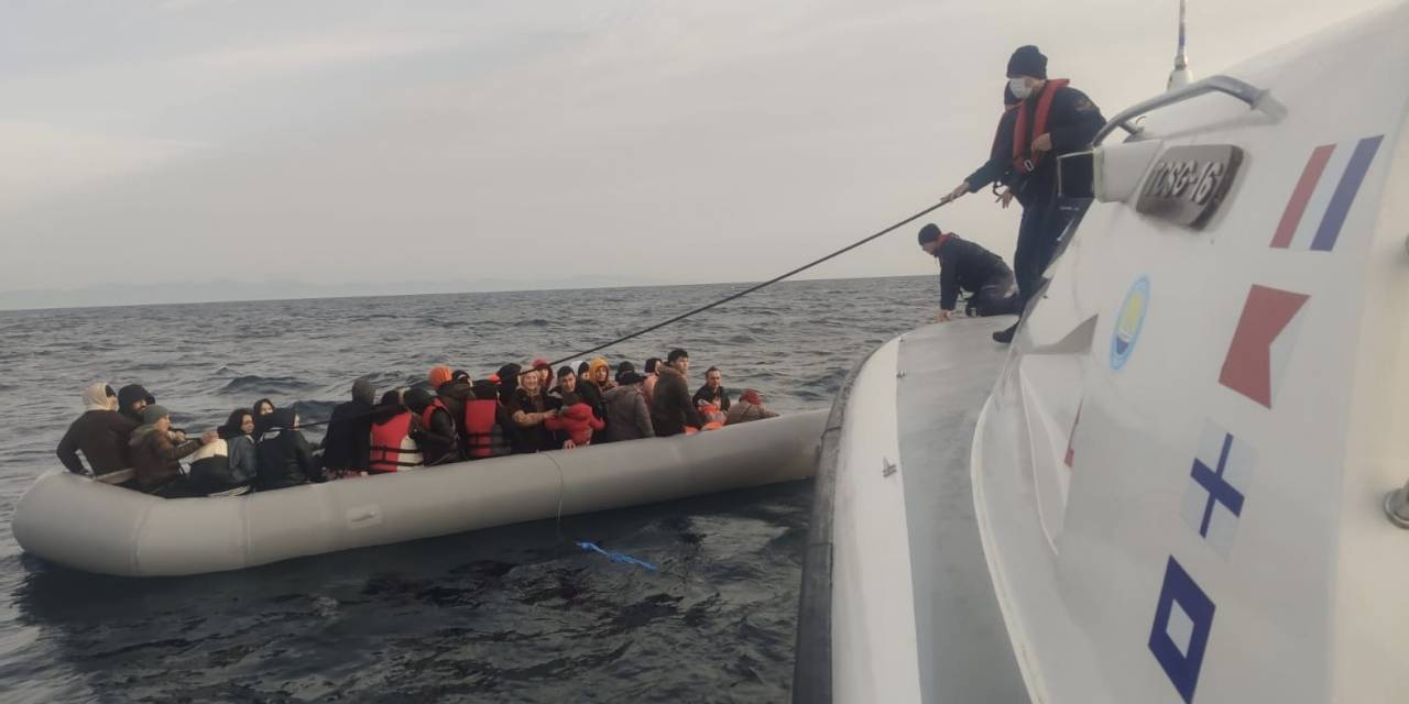 Bozcaada Açıklarında 26’sı Çocuk, 42 Kaçak Göçmen Kurtarıldı