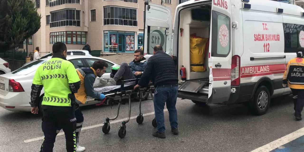 Edirne’de Otomobile Çarpan Motosikletli Yaralandı