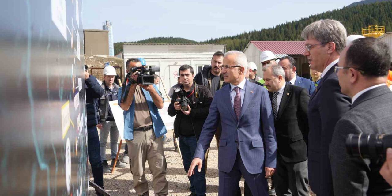 Bakan Uraloğlu Kastamonu’daki Ulaşım Ve Altyapı Projelerini İnceledi