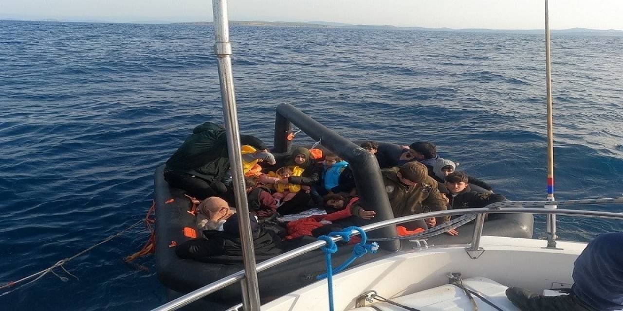 Ayvalık Açıklarında 27’si Çocuk 40 Düzensiz Göçmen Kurtarıldı