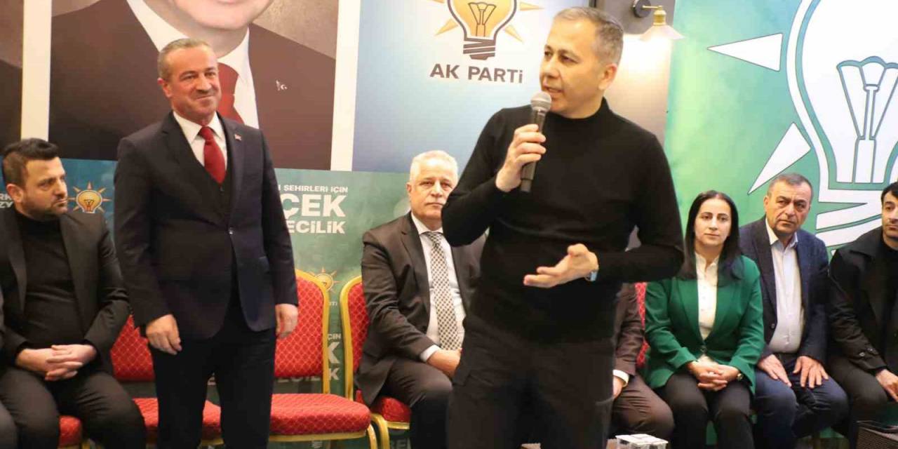 İçişleri Bakanı Yerlikaya, Hakkari’de Mehmetçikle İftar Açtı