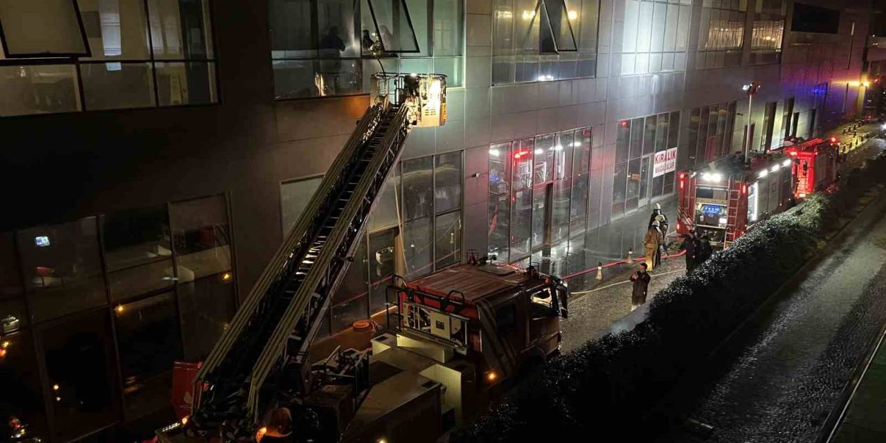 Bakırköy’de Rezidansın Spor Salonunda Yangın Çıktı