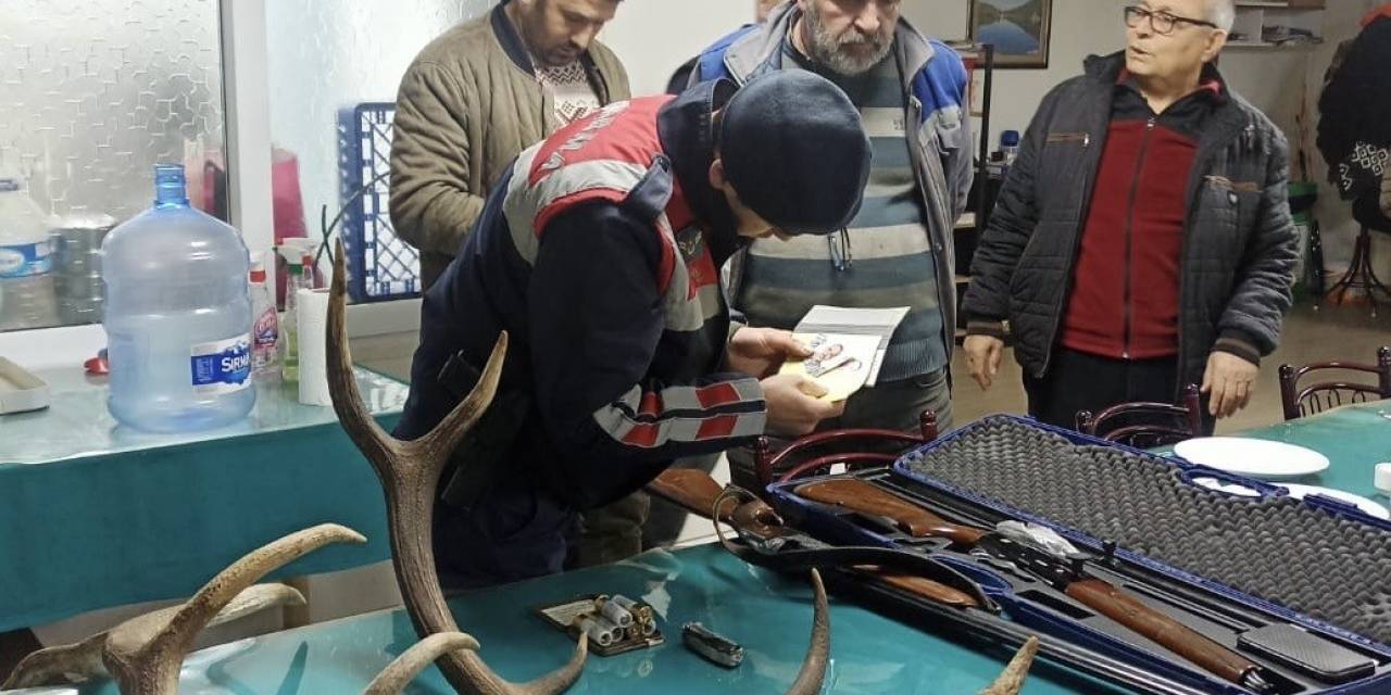 Kızıl Geyik Ve Bozayı Avlayan 2 Kişiye Adli İşlem Başlatıldı