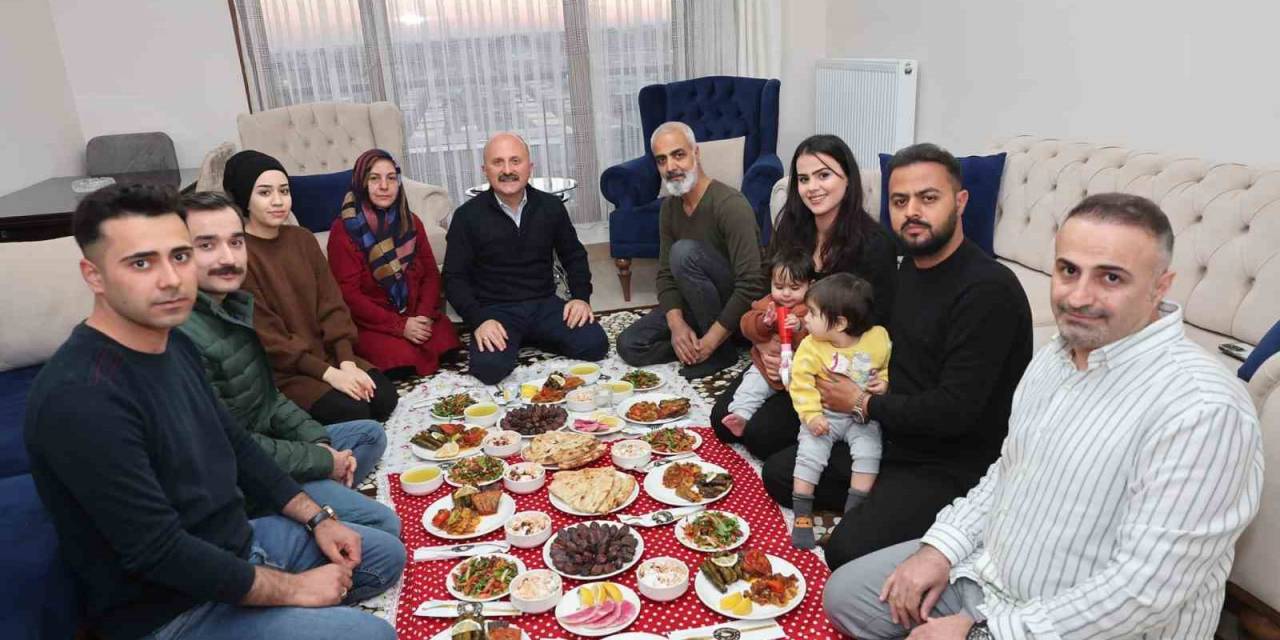 Depremzedeler İftarlarını Yeni Yuvalarında Açtı