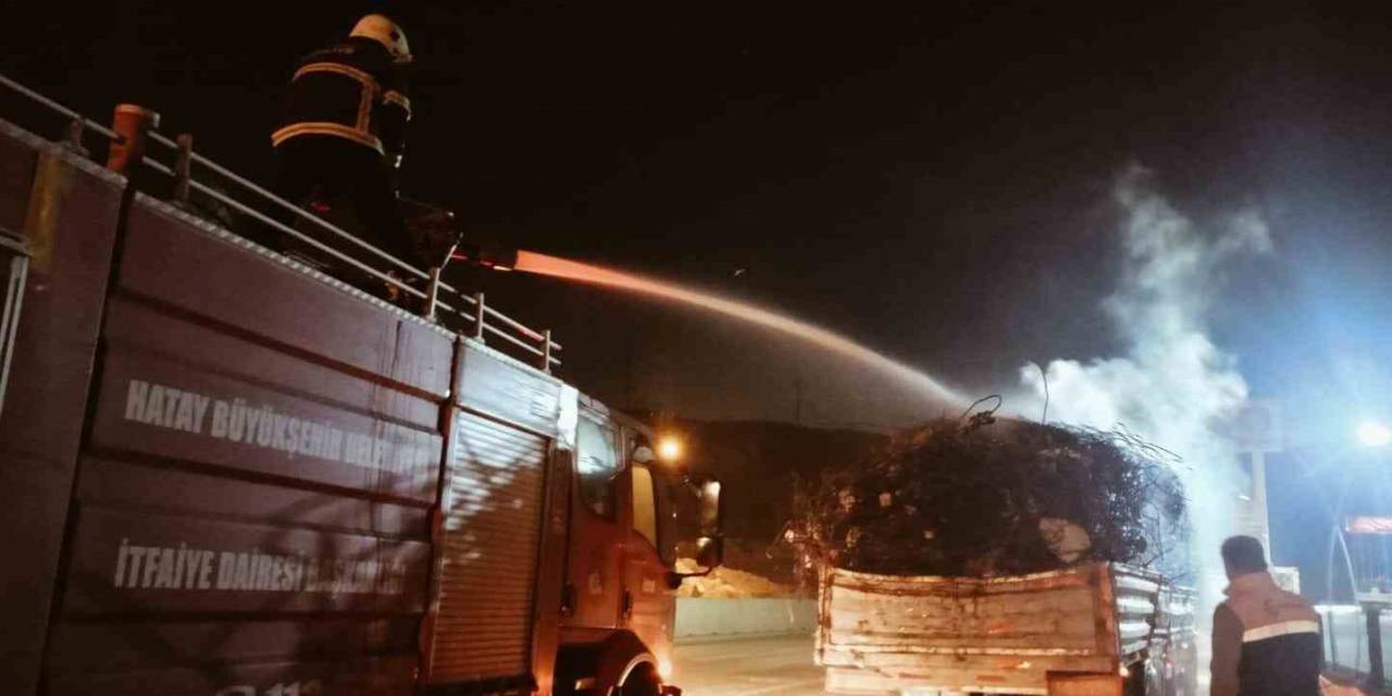 Belen’de Hurda Yüklü Tırda Yangın