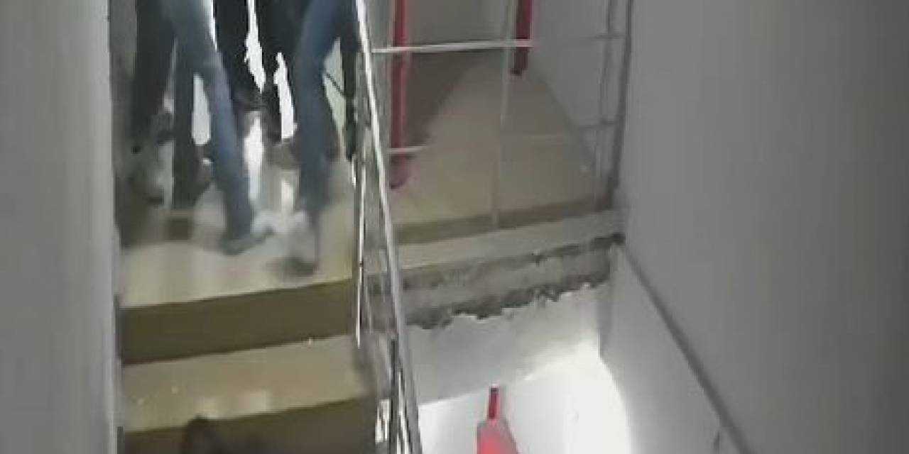 Kadın Çalışanların İşyerinde Saç Saça Baş Başa Kavga Anları Kamerada