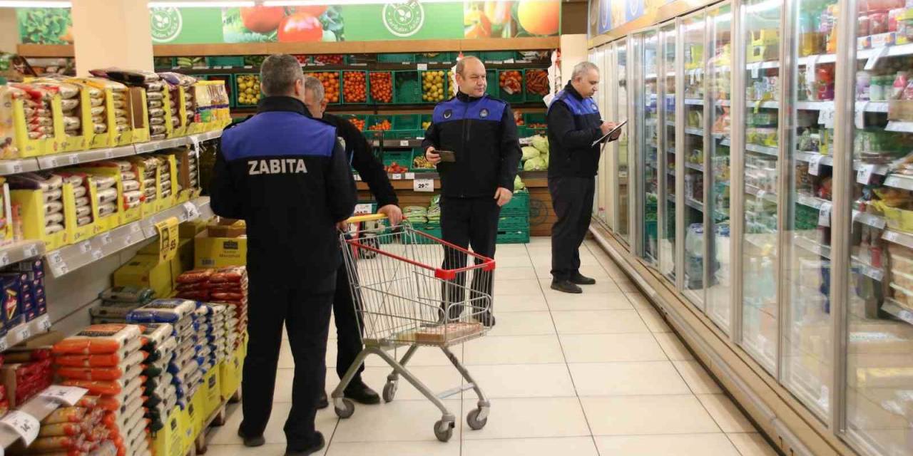 Derince’de Marketler Denetleniyor