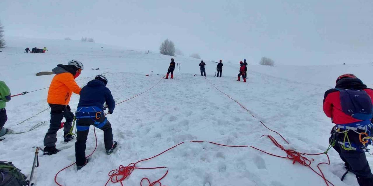 Edyak Kulübü Kış Dağcılık Eğitimi Uludağ’da Başladı