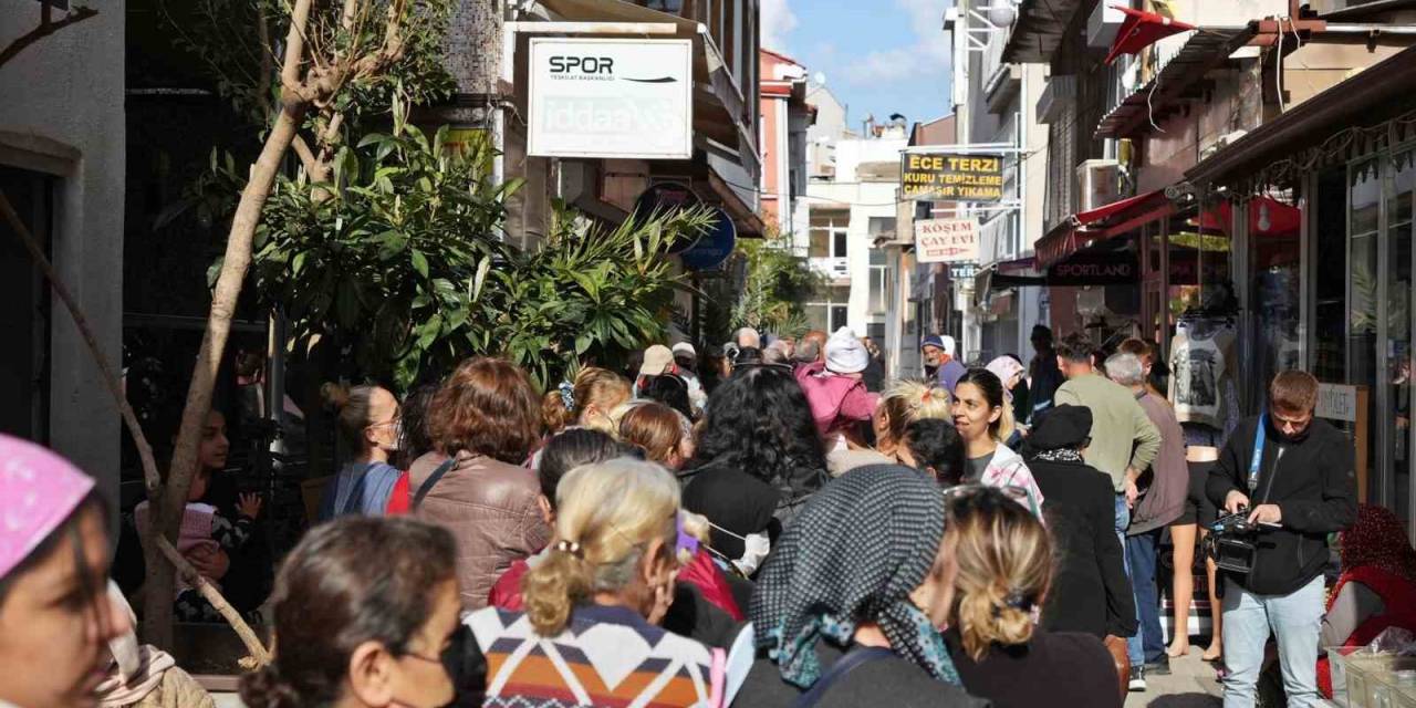 Antalya’da Gizli Hayırseverden Gelen Ücretsiz Pide Kuyruğu