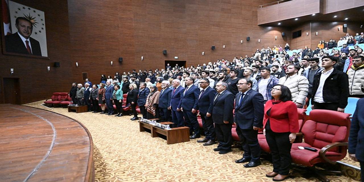 Uşak Üniversitesinden Anlamlı Konferans