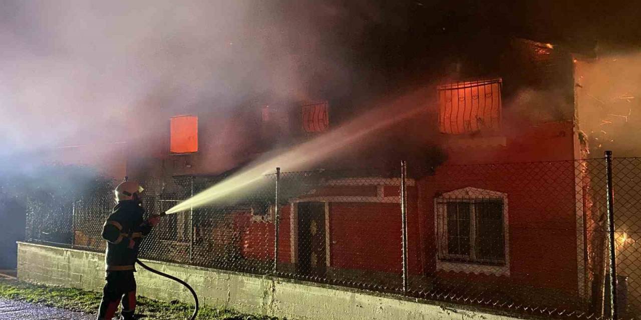 Alevlere Teslim Olan Ev Kullanılmaz Hale Geldi