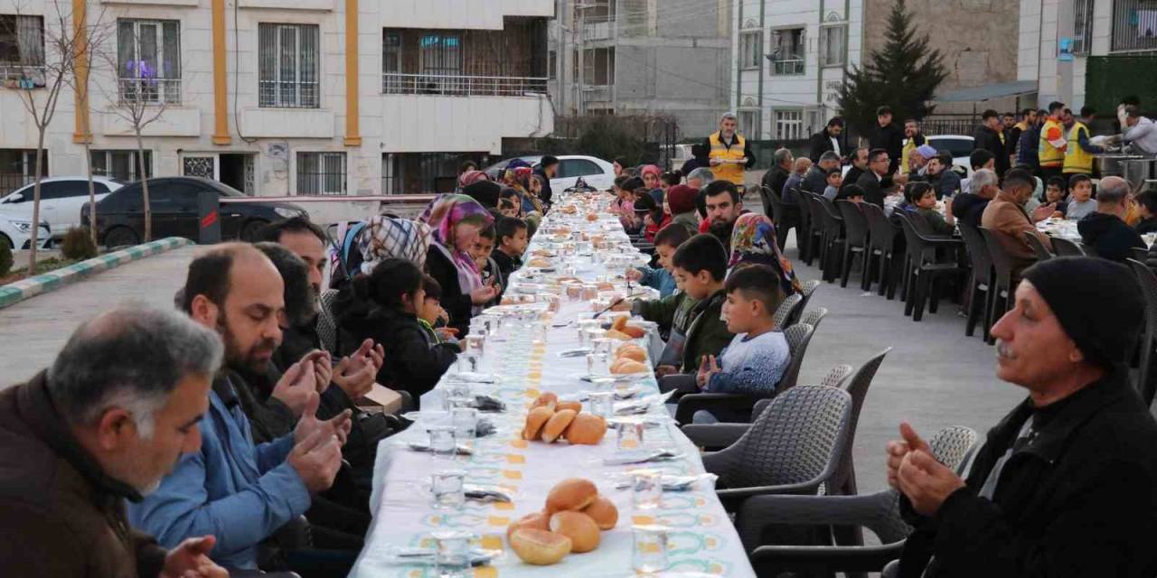 Haliliye’de Ramazan Bereketi İftar Sofrası İle Yaşatılıyor