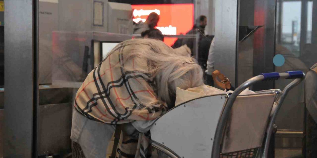 İran Vatandaşı Akademisyen İstanbul Havalimanı’nda Yaşıyor