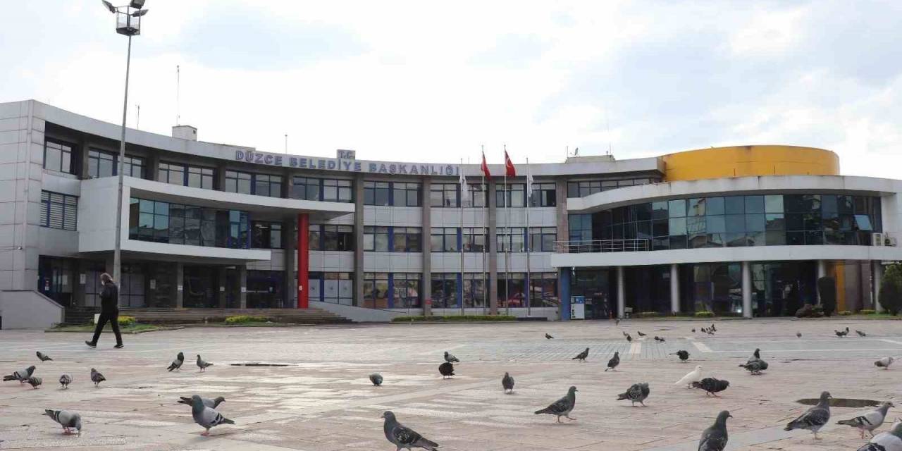 Yasak Yerlere Asılan Afişler Kaldırılacak