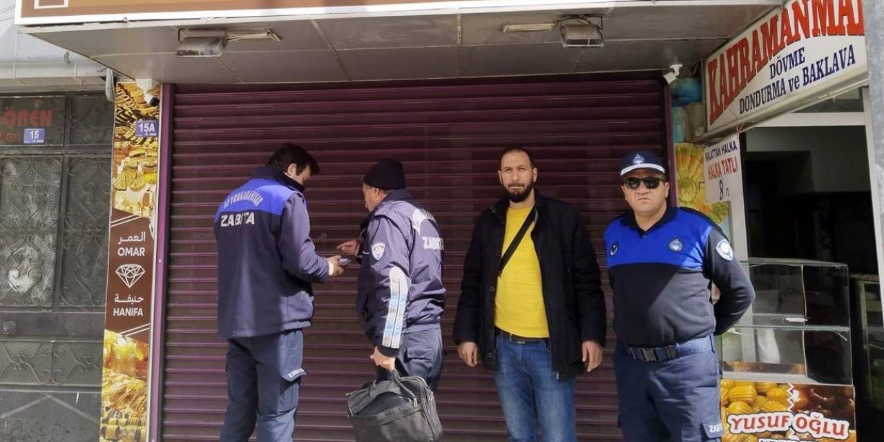 Belediye O Kuyumcu Dükkanını Mühürledi