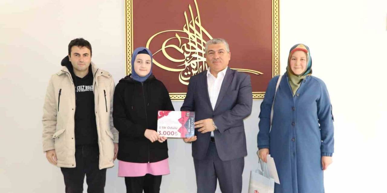 Para Ödülünü Filistin’e Bağışladı