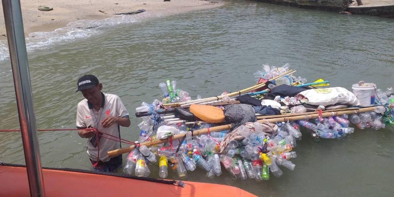 Tayland’da Pet Şişelerden Yaptığı Botla Denize Açılan Adam Mahsur Kaldı