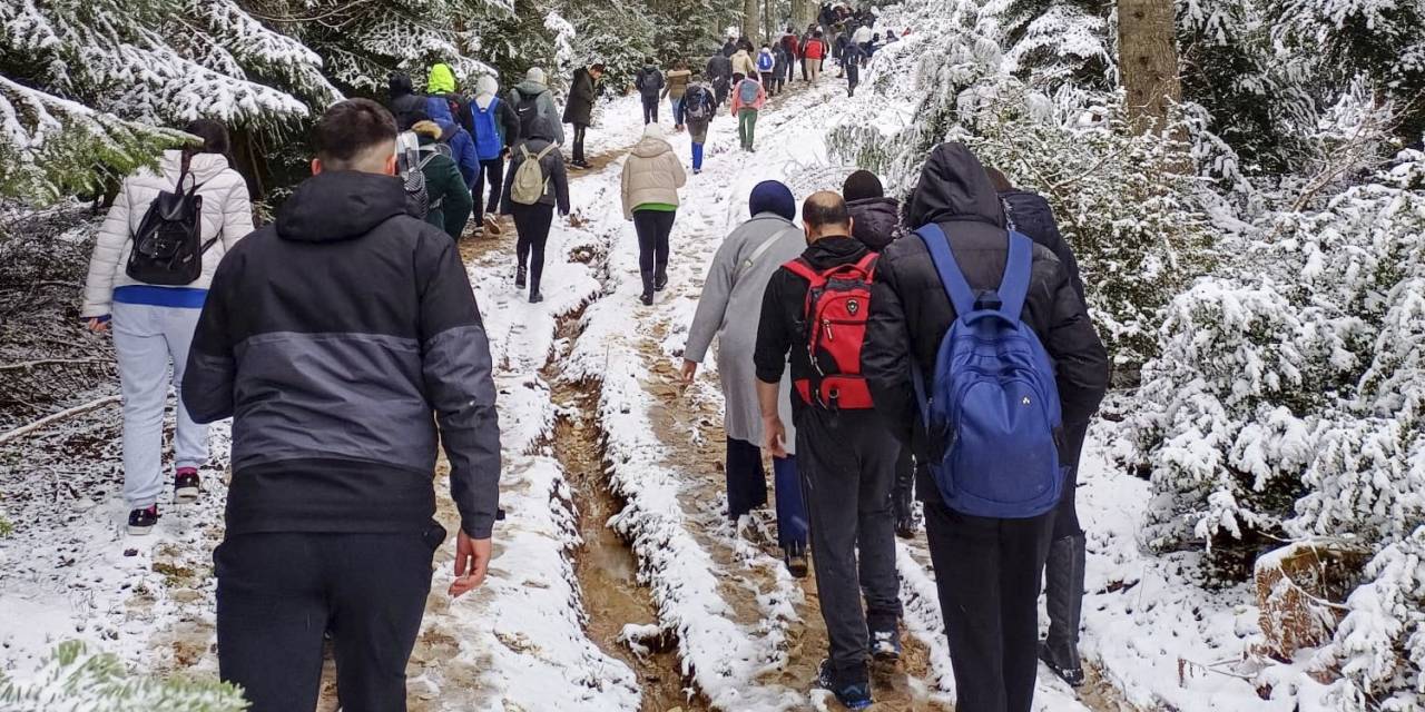 Öğrenciler, Yaylaları Kar Yürüyüşü İle Keşfetti