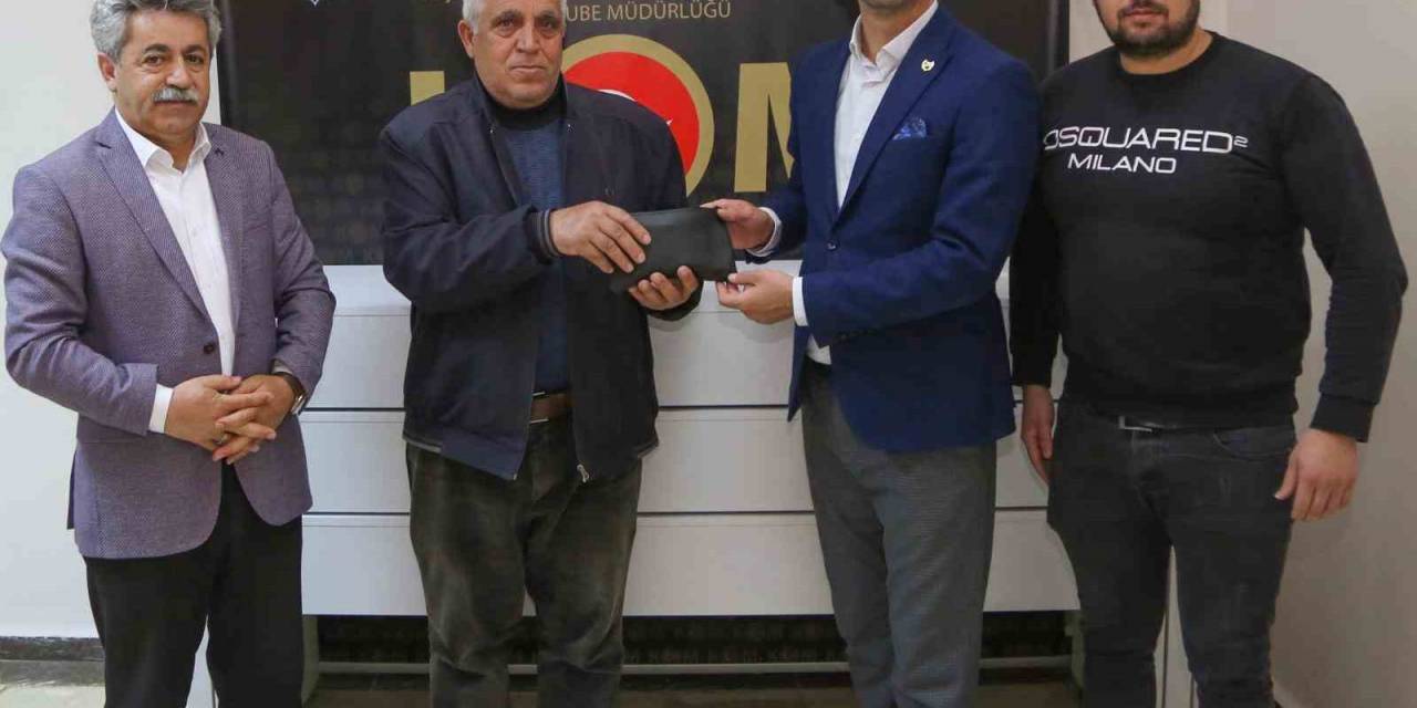 Elazığ’da Dolandırılan Vatandaşa Ziynet Eşyaları Ve Parası Teslim Edildi