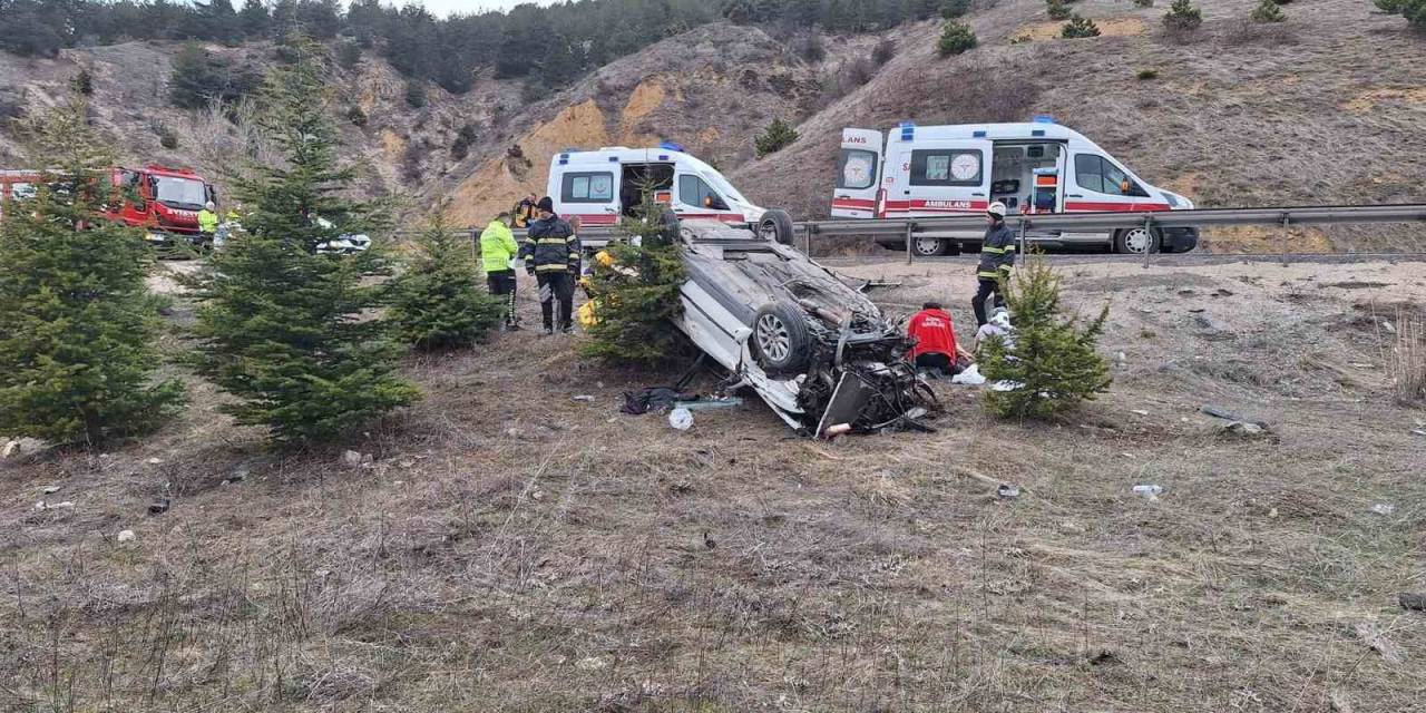 Yoldan Çıkan Otomobil Takla Attı: 5 Yaralı