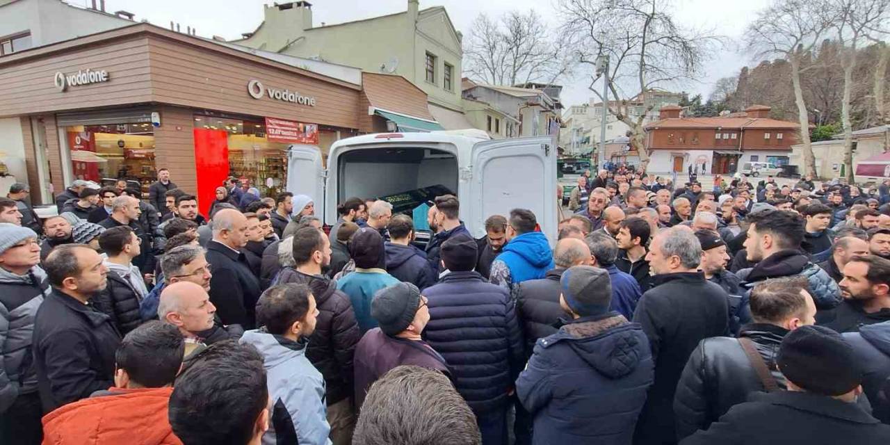 Bakırköy’deki Feci Kazada Hayatını Kaybeden 4 Kişi Gözyaşları Arasında Son Yolculuğuna Uğurlandı