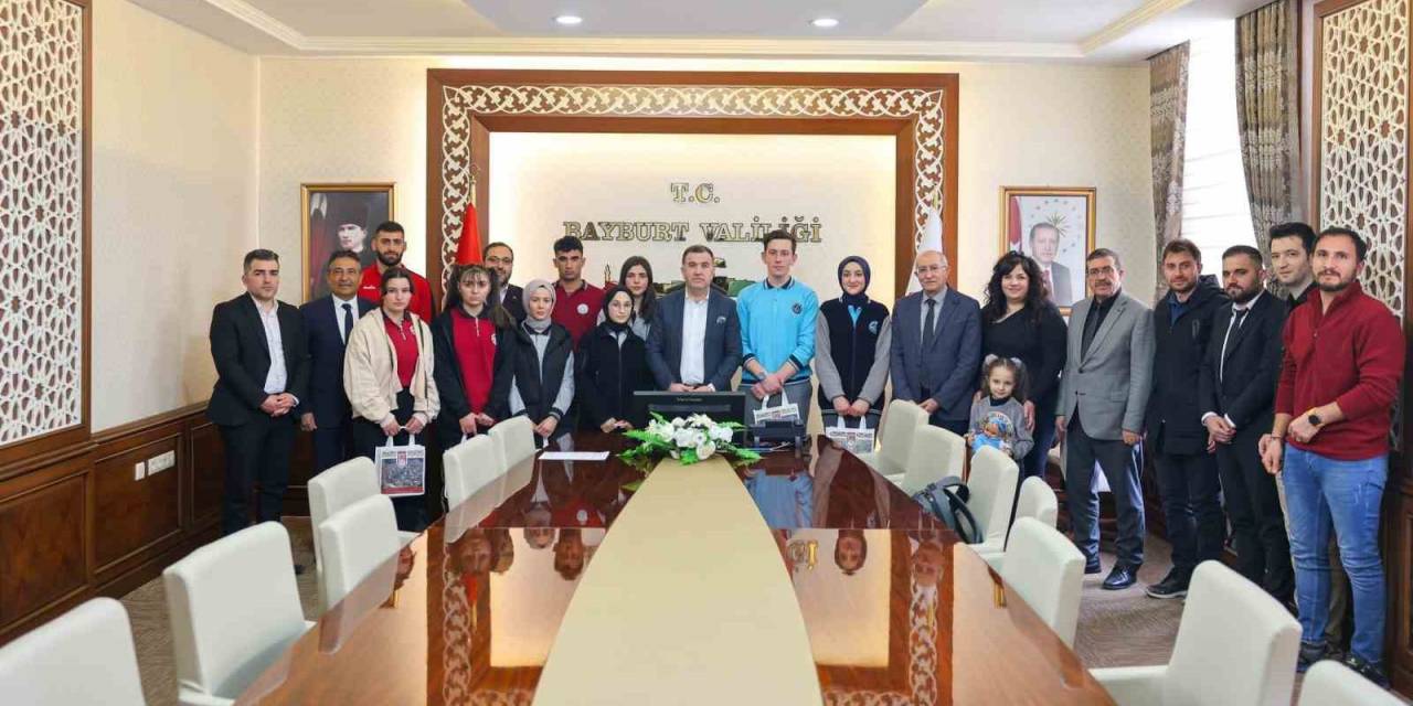 Vali Eldivan Başarılı Öğrencileri Ağırladı