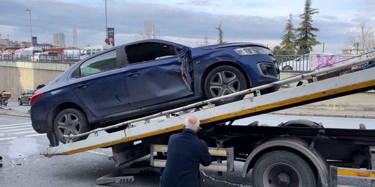 Esenyurt’ta Otomobil Bariyeri Kırarak Tünel Çıkışına Düştü: 1 Yaralı