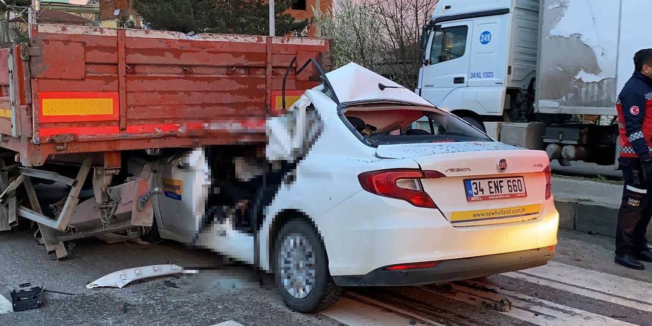 Otomobil Tıra Ok Gibi Saplandı: 1 Ölü