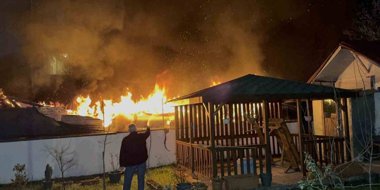 İftar Vakti Odunluk Alev Alev Yandı