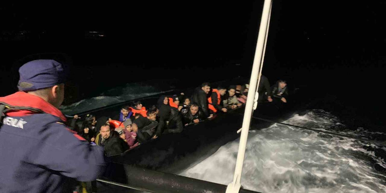Ayvalık Açıklarında 54 Düzensiz Göçmen Yakalandı
