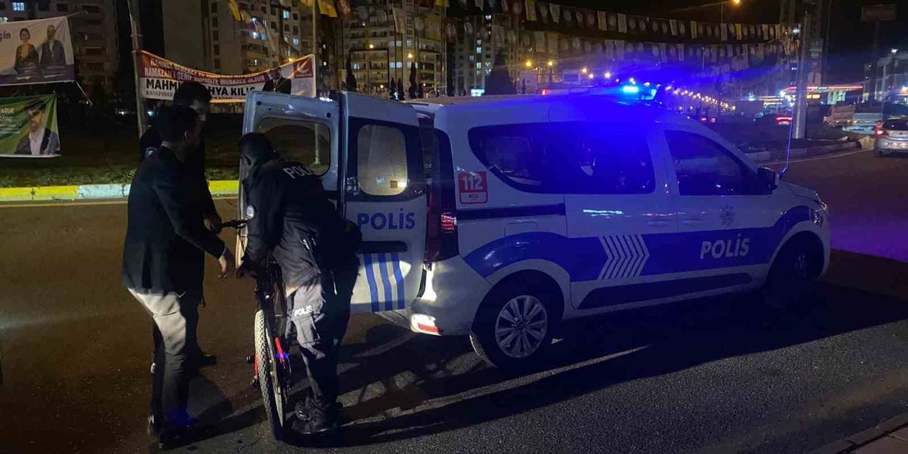 Bisikletiyle Yolun Karşısına Geçerken Minibüsün Çarptığı Kız Yaralandı