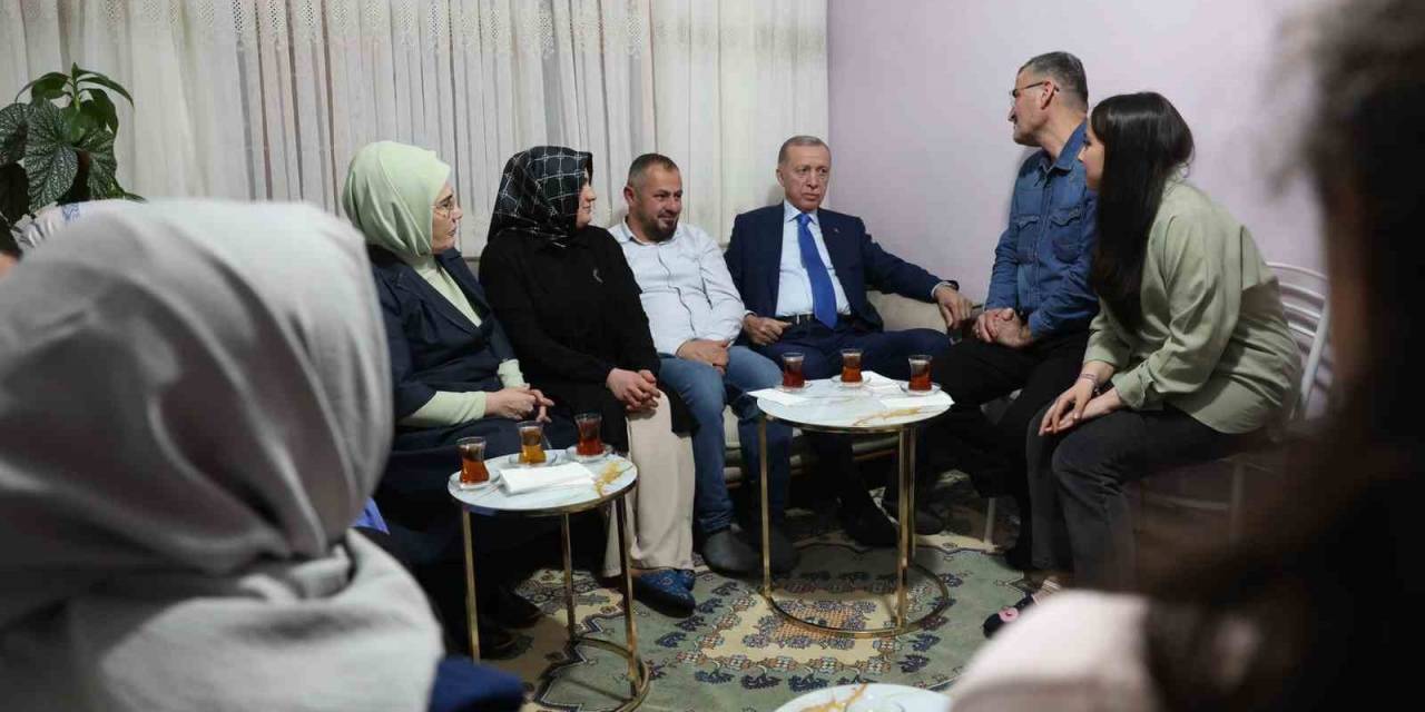 Cumhurbaşkanı Erdoğan İftarda Bir Vatandaşın Evine Misafir Oldu