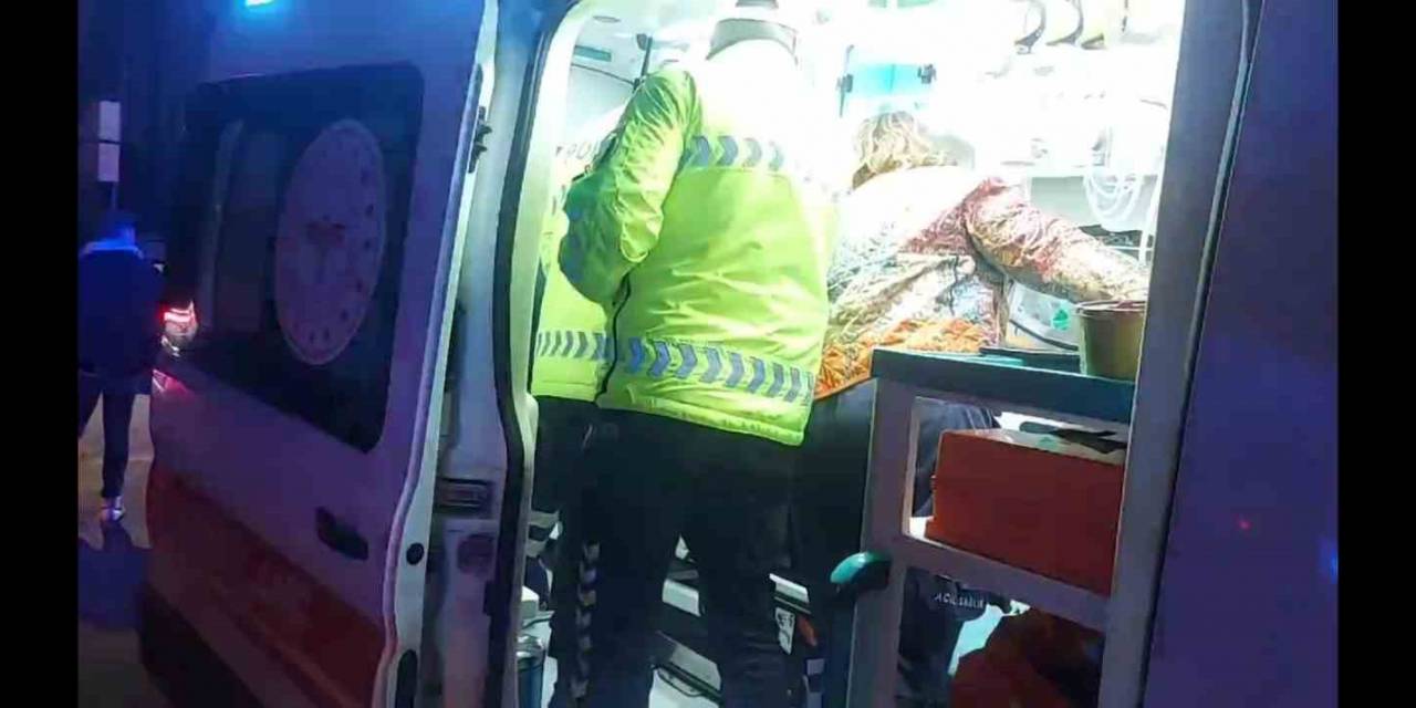 Kadıköy’de Kontrolden Çıkan Taksi, Otomobile Arkadan Çarptı: 1 Yaralı