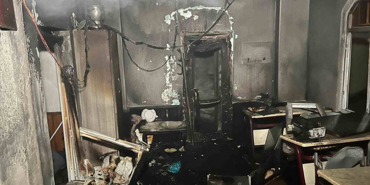 Sahur Vakti Camide Korkutan Yangın