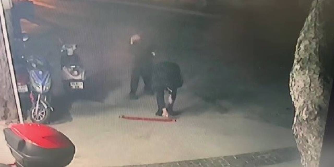 Tatil Beldesi Çeşme’yi Yazılamalarla Doldurdular