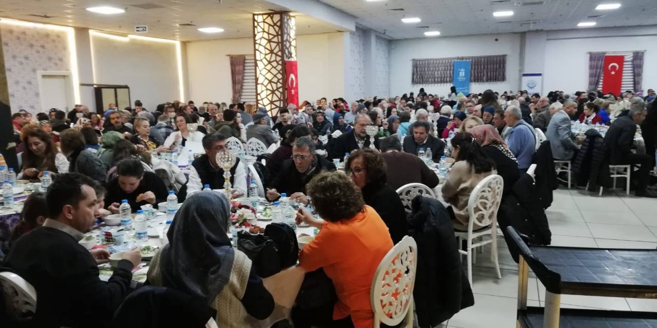 Bilecikliler İftar Yemeğinde Bir Araya Geldi