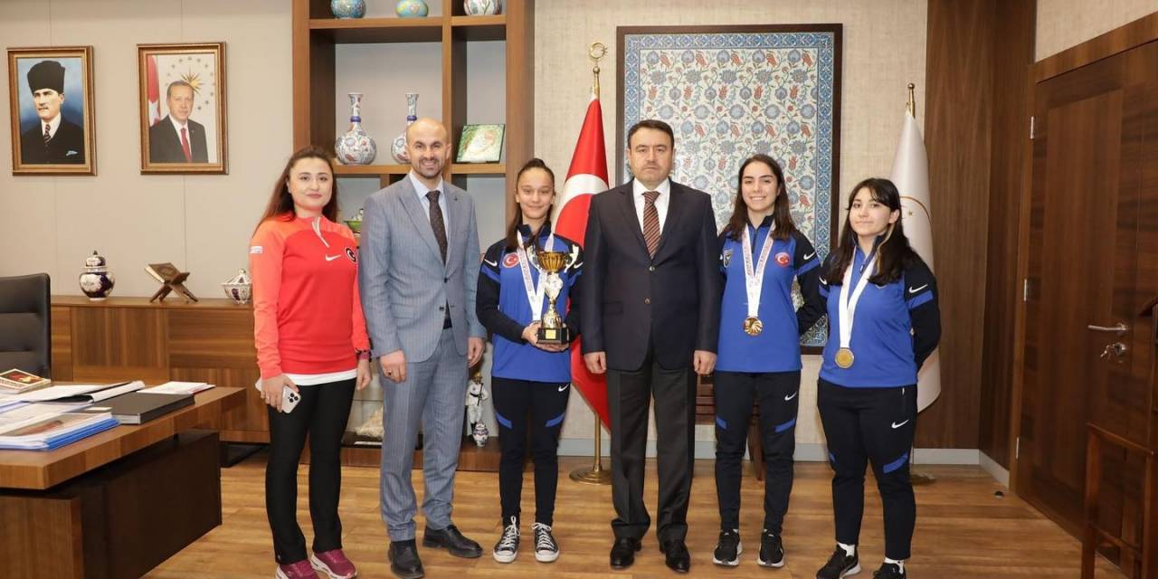 Vali Işın, Dereceyle Dönen Sporcuları Kabul Etti