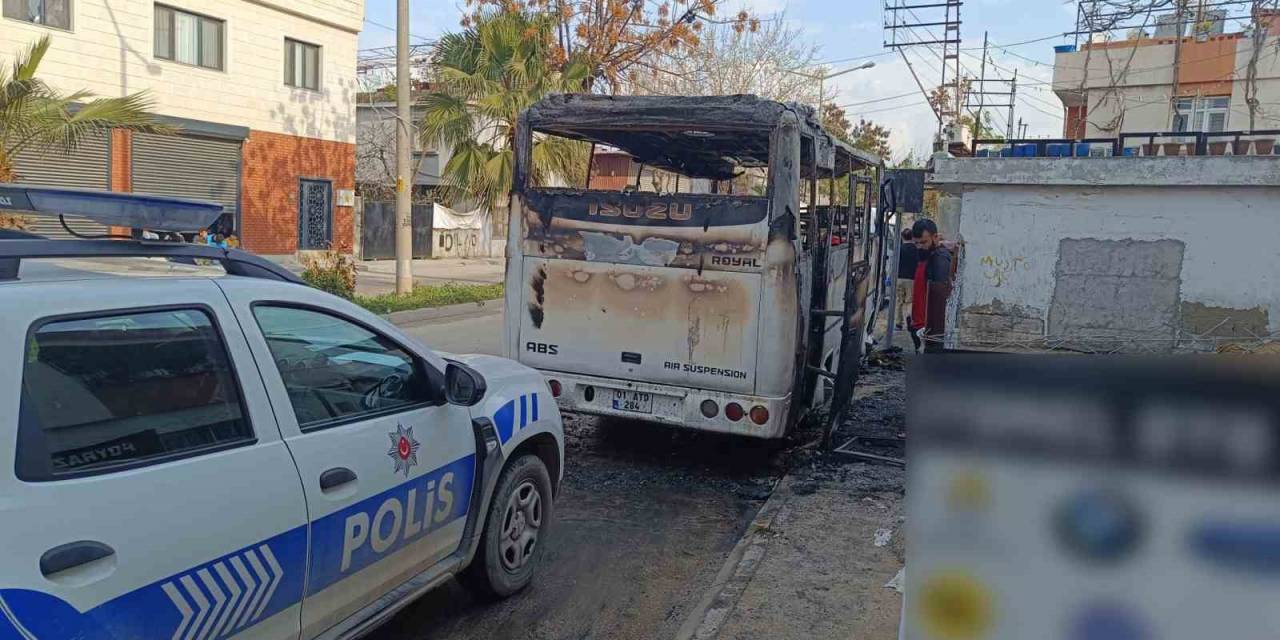 Adana’da Midibüsün Kundaklama Anı Kameralara Yansıdı