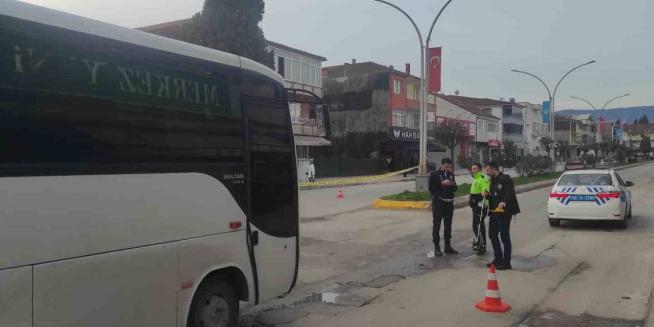 Sabah Namazı Çıkışında Midibüsün Çarptığı Yaşlı Adam Hastanede Hayatını Kaybetti