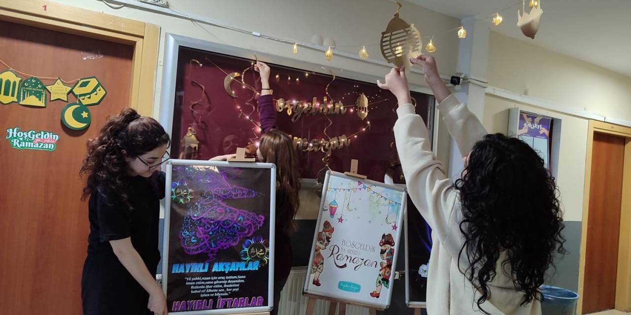 Üniversiteli Gençler, Ramazan Ruhunu Yaşatıyor