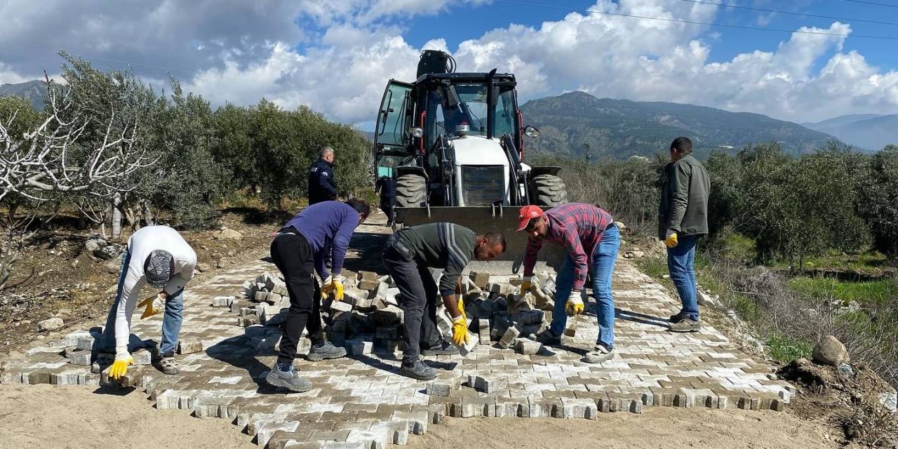 Feslek Mahallesi’nde Yol Yapım Çalışmaları Devam Ediyor