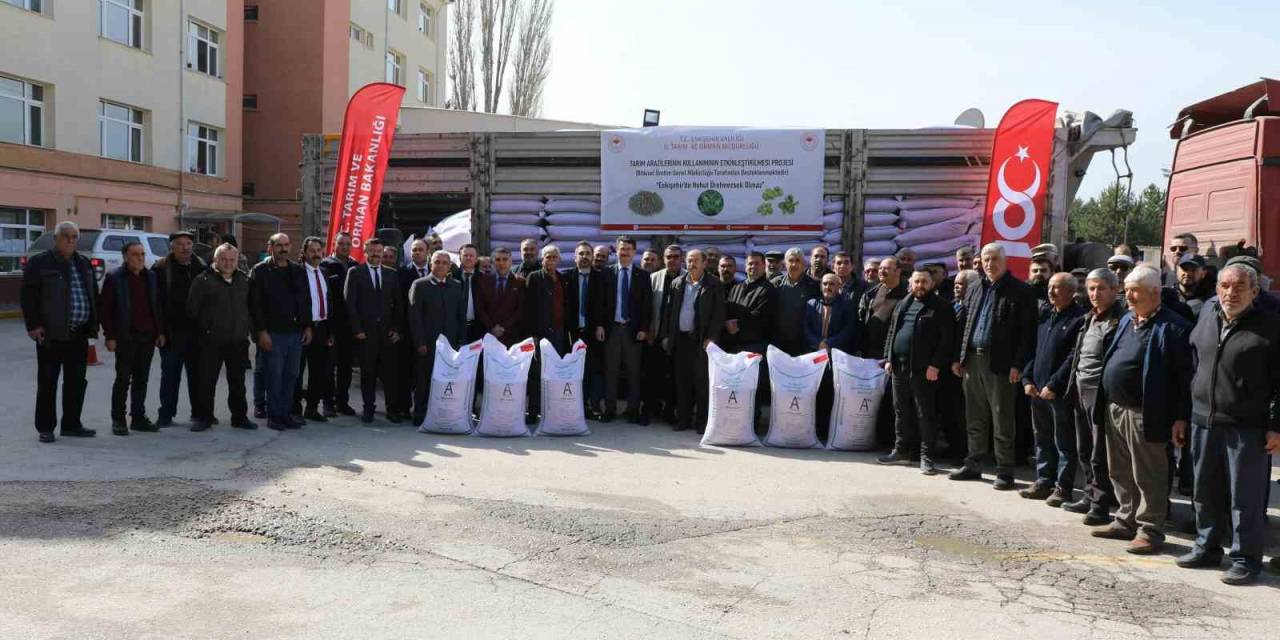 Tepebaşı’nda Nohut Üreticilerine Tohumluk Desteği