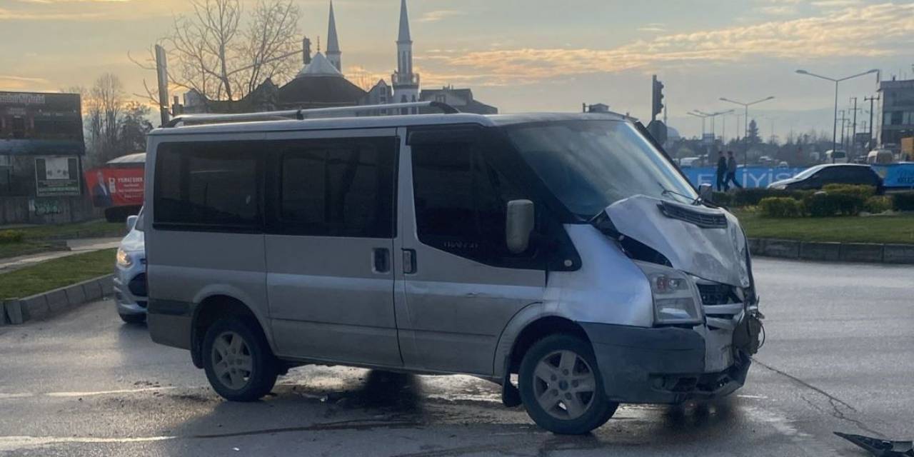 2 Aracın Karıştığı Kazada 1 Kişi Yaralandı