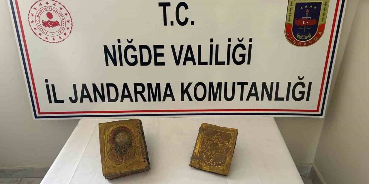 Niğde’de 200 Bin Dolarlık Tarihi El Yazması Kitapla Yakalandı
