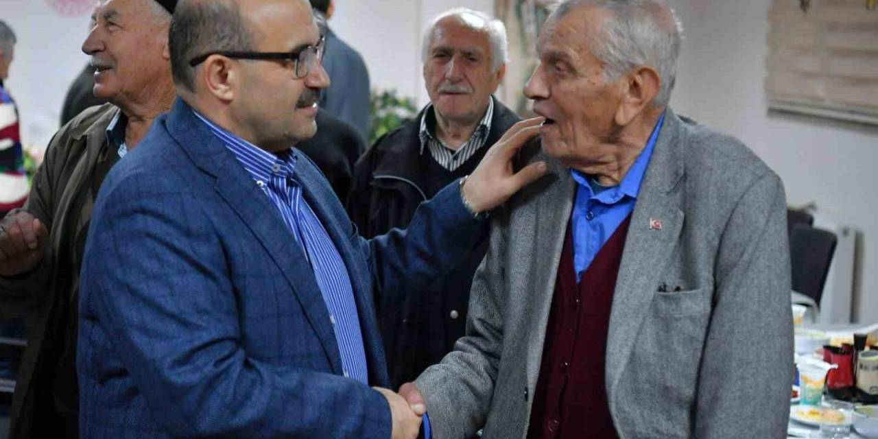 Vali Ustaoğlu, Huzurevi Sakinleriyle İftarda Bir Araya Geldi