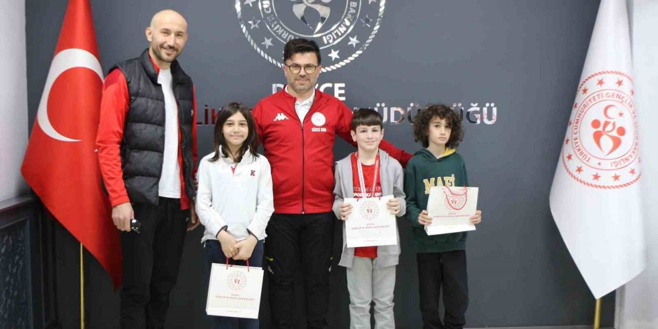 Yazıcı’dan Başarılı Sporculara Ödül