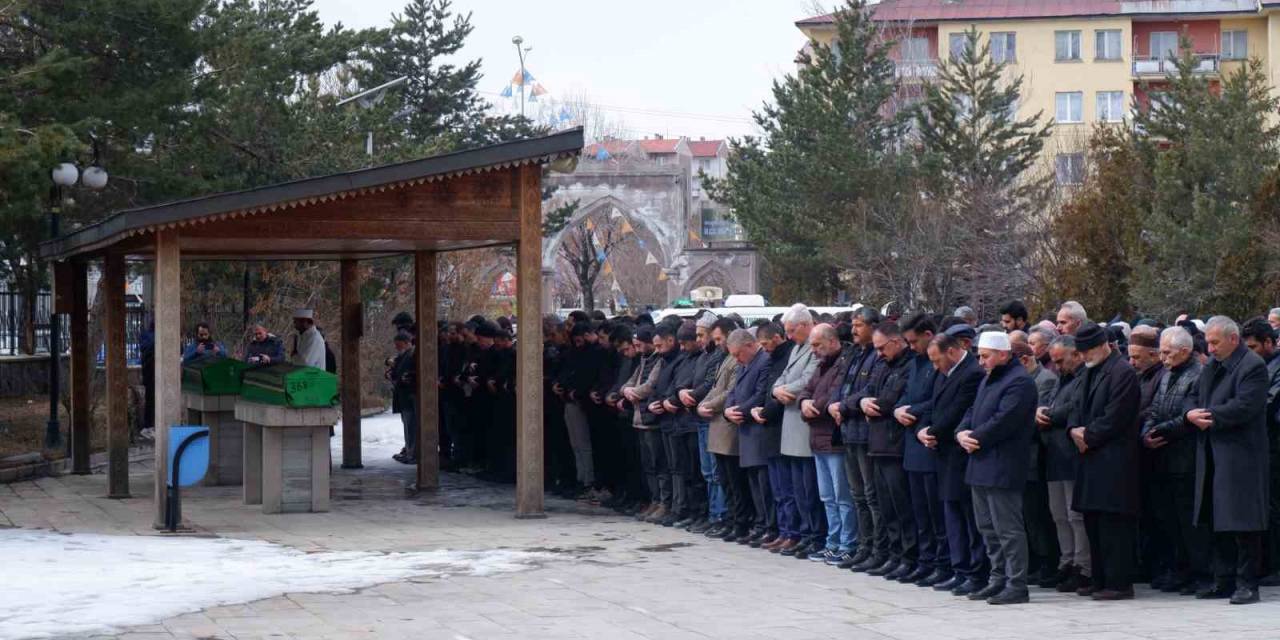 Katledilen Anne Ve Kızı Gözyaşlarıyla Uğurlandı