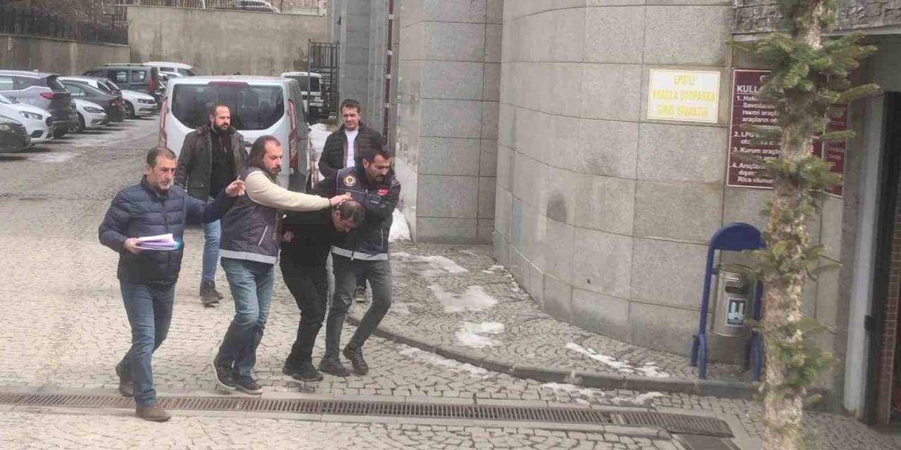 Eşini Ve Kızını Bıçaklayarak Öldüren Öğretmen Baba Adliyeye Sevk Edildi