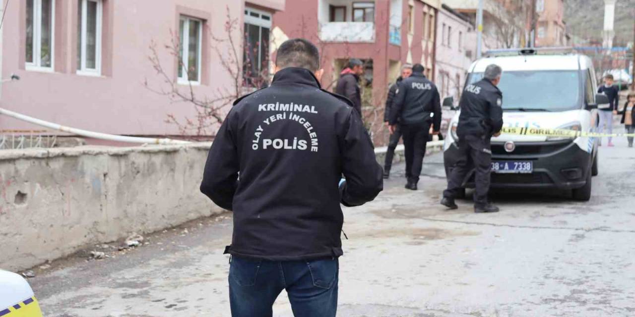 Kayseri’de Bıçaklı Kavga: 1’i Ağır 2 Yaralı