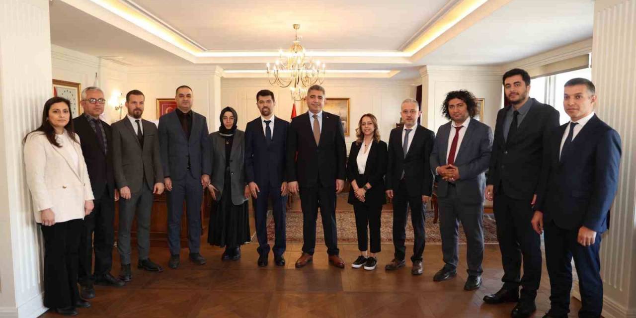 Vali Aslan Sağlıkçıları Ağırladı